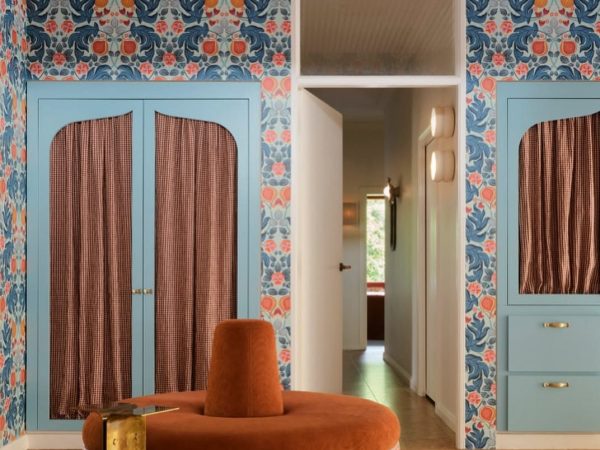 To floral print είναι ο καλύτερος τρόπος για να φέρεις την άνοιξη στο σπίτι σου