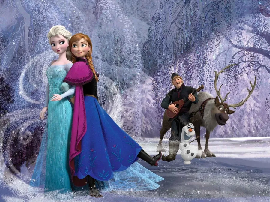 Χαρακτήρες από την ταινία Frozen σε χιονισμένο τοπίο.