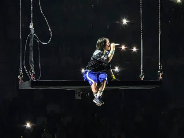 Countdown για τη νέα live και 3D ταινία της Billie Eilish