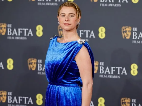 Η ηθοποιός Jessie Buckley σε εμφάνισή της στα βραβεία BAFTA 2026.