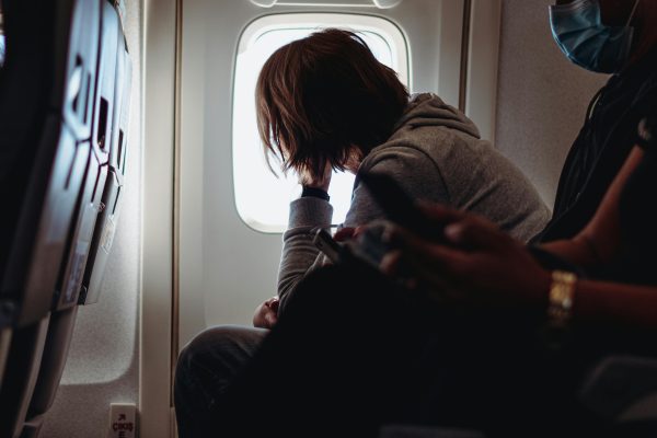 Πώς να αποφύγεις jet lag σε μακρινά ταξίδια με 3 σωτήριους τρόπους