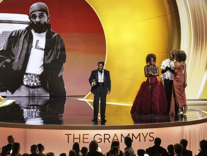 Ο Kendrick Lamar και ο Bad Bunny στα βραβεία Grammy 2026.