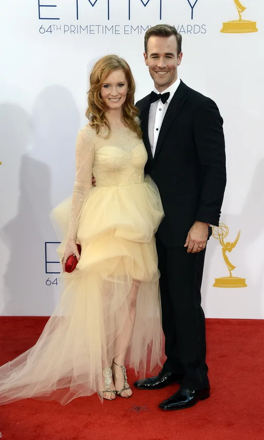 Ο ηθοποιός James Van Der Beek με τη σύζυγό του Kimberly Van Der Beek σε επίσημη εμφάνιση.