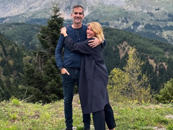 Εξιτήριο για την Σία Κοσιώνη – Η φωτογραφία με τον Κώστα Μπακογιάννη από την ΜΕΘ
