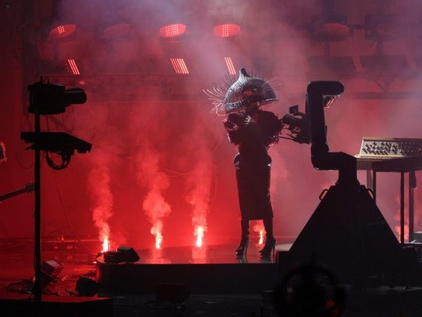 Μαγική εμφάνιση της Lady Gaga στα Grammy με το Abracadabra