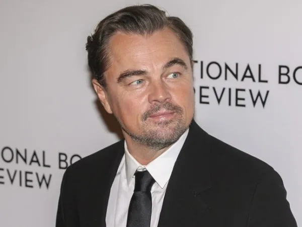 Ο ηθοποιός Leonardo DiCaprio σε επίσημη εμφάνιση, πρωταγωνιστής στη νέα ταινία του Martin Scorsese.