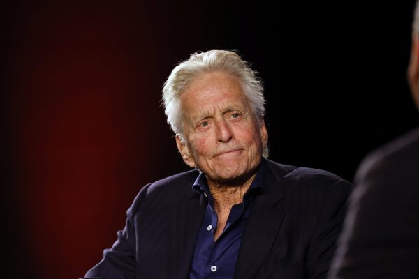 Ο ηθοποιός Michael Douglas σε επίσημη εμφάνιση, με αφορμή την κυκλοφορία των απομνημονευμάτων του.