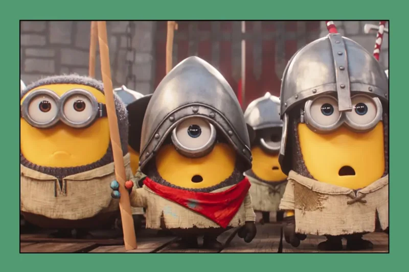 Τρία Minions ντυμένα ως μεσαιωνικοί πολεμιστές με κράνη και πανοπλίες.