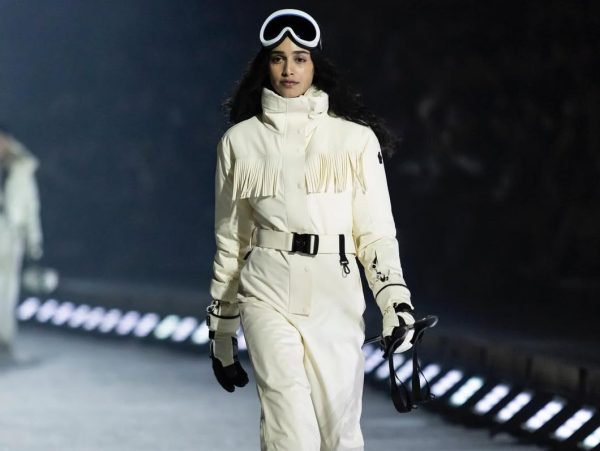 Moncler Grenoble FW26: Χιόνι, prints και western αναφορές σε μια μοναδική πασαρέλα στο Aspen