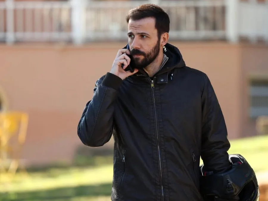 Πορτρέτο του ηθοποιού Νίκου Γκέλια από τον προσωπικό του λογαριασμό στο Instagram.