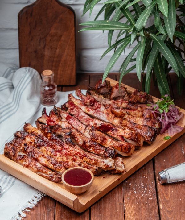 Τσικνοπέμπτη με BBQ χοιρινά παϊδάκια που μένουν αξέχαστα