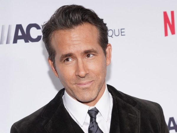 Ο Ryan Reynolds στον πιο απρόσμενο ρόλο… διαβάζει παραμύθια