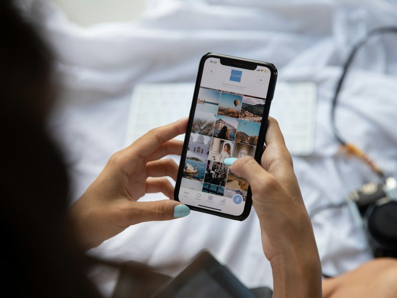 Έτσι θα αποφύγεις το σκρολάρισμα στο κινητό για 1 ώρα την ημέρα