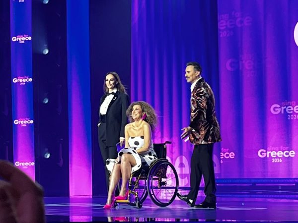 Sing for Greece 2026: Η εντυπωσιακή έναρξη του Β’ Ημιτελικού και τα πειράγματα των παρουσιαστών