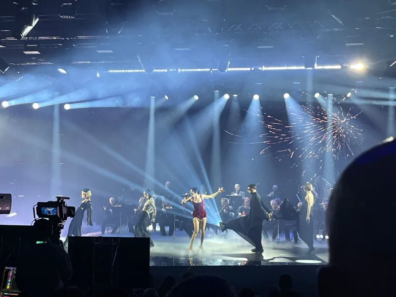 Η Τάμτα στη σκηνή του Sing for Greece 2026 με την Ορχήστρα της ΕΡΤ σε ένα εντυπωσιακό act.