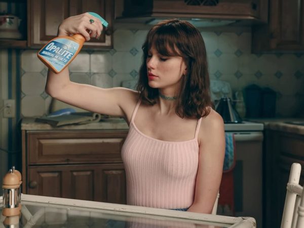 Το νέο video clip της Taylor Swift, Opalite, είναι η πιο γλυκιά ρομαντική κομεντί