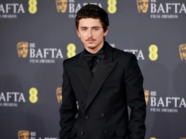 Ο Timothée Chalamet στην τελετή των βραβείων BAFTA για την ταινία Marty Supreme.