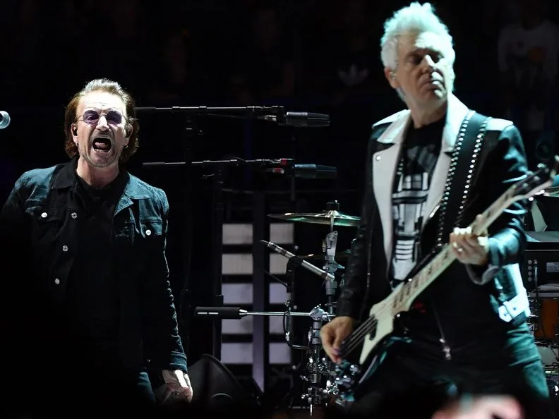 Ο Bono και το συγκρότημα U2 που επιστρέφουν με το νέο πολιτικό EP Days of Ash.