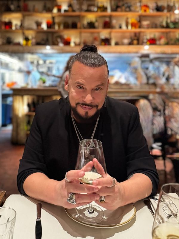 Ο τραγουδιστής Χρήστος Δάντης σε φωτογραφία από τον προσωπικό του λογαριασμό στο Instagram.
