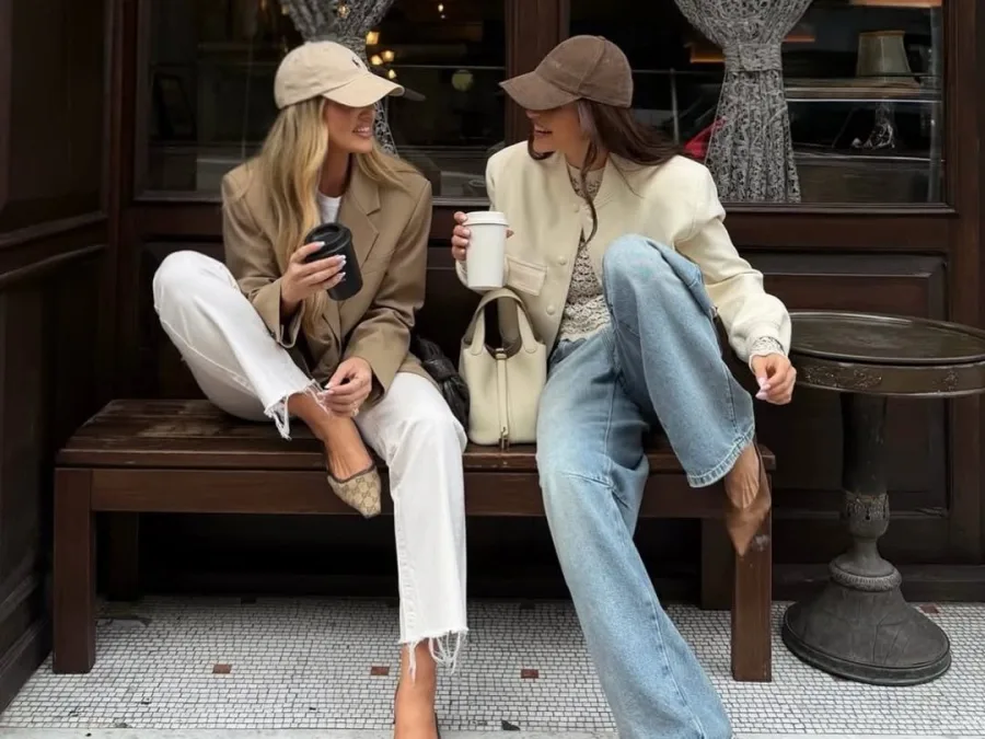 Μοντέρνο street style ντύσιμο που αντιπροσωπεύει την αυτοπεποίθηση και τις αλλαγές για τα ζώδια τον Μάρτιο του 2026.