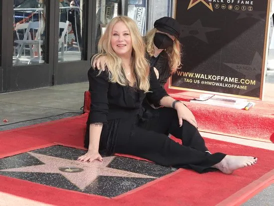 Η ηθοποιός Christina Applegate σε επίσημη εμφάνιση.
