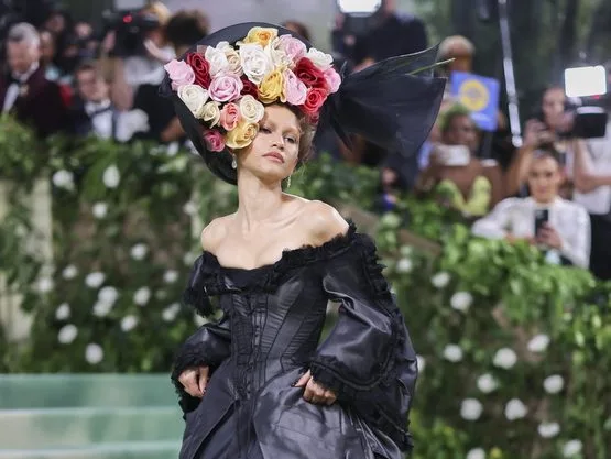 Η Zendaya σε επίσημη εμφάνιση, πρωταγωνίστρια στις φήμες για γάμο με τον Tom Holland.