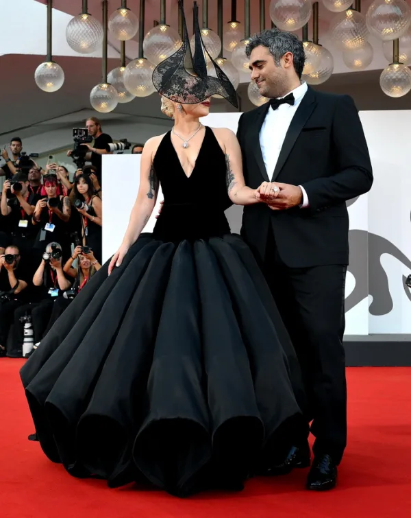 Η Lady Gaga και ο Michael Polansky σε κοινή τους εμφάνιση, με αφορμή τις φήμες για τον επερχόμενο γάμο τους.