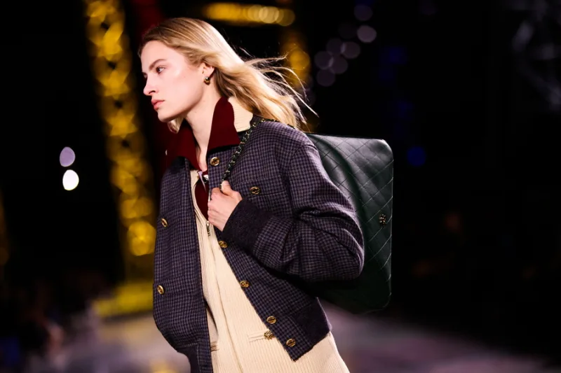 Νέα σχέδια για τσάντες Chanel από τον Matthieu Blazy για τη σεζόν Φθινόπωρο-Χειμώνας 2026.