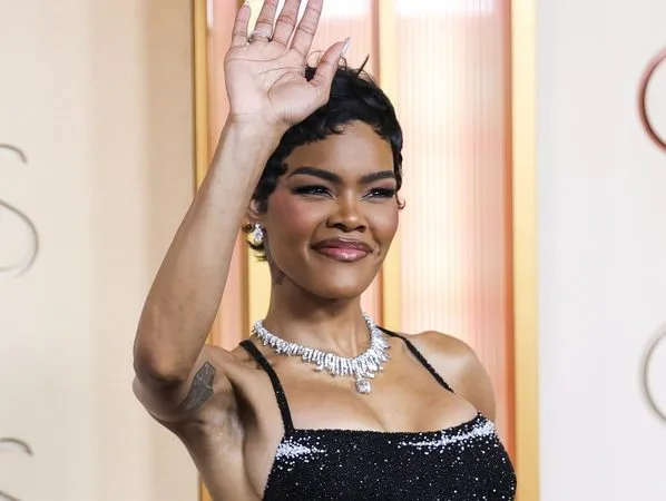 Η Teyana Taylor σε εμφάνισή της στα βραβεία Όσκαρ.