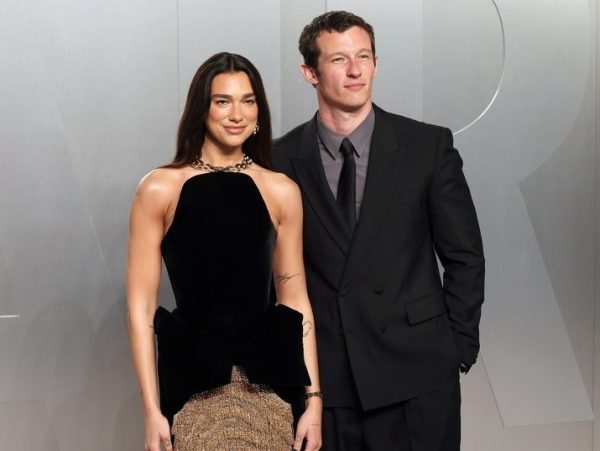 Dua Lipa – Callum Turner: O γάμος τους έχει μετατραπεί σε κοσμικό γεγονός του καλοκαιριού