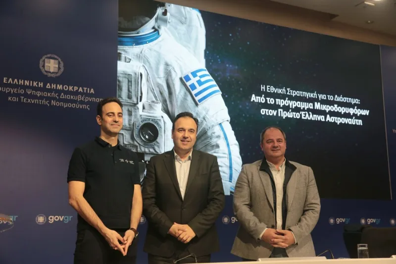 Ο Αδριανός Γολέμης, ο πρώτος Έλληνας αστροναύτης, σε επίσημη φωτογραφία.