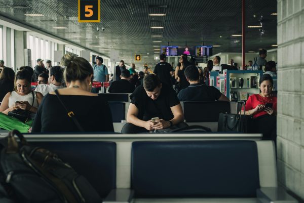 Πώς να αποφύγεις την καθυστέρηση στο αεροδρόμιο – 3 tips που πραγματικά δουλεύουν
