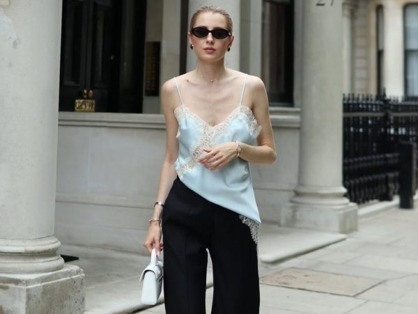 Τα πιο viral tops της άνοιξης που ήδη φορούν τα fashion girls