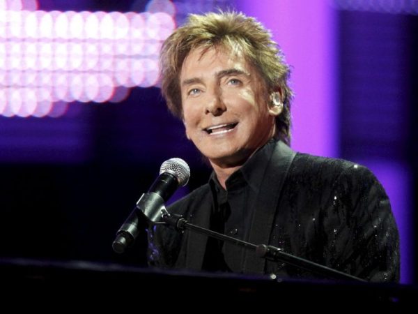 Ο Θρυλικός Barry Manilow Επιστρέφει με Ολοκαίνουργιο Άλμπουμ Μετά από Σχεδόν 15 Χρόνια