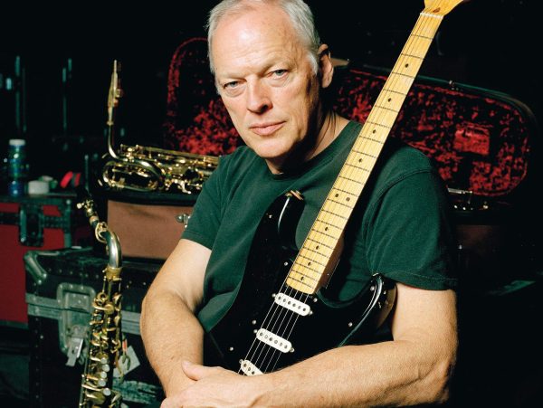 Η Black Strat του David Gilmour πωλήθηκε για 14,55 εκατ. και έγινε η ακριβότερη κιθάρα στην ιστορία