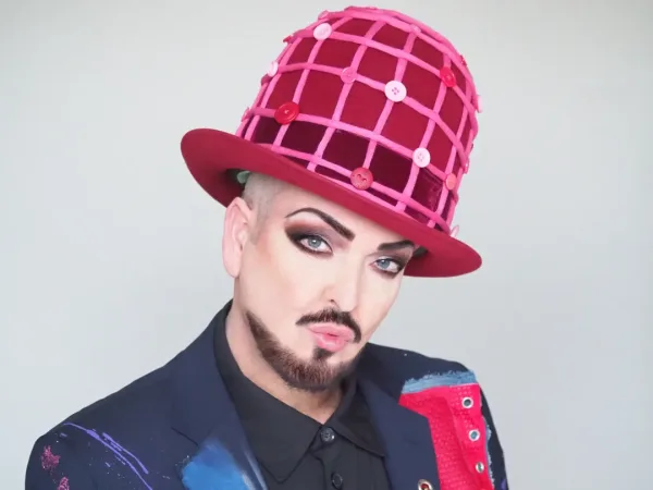 Πορτρέτο του Boy George από τον επίσημο λογαριασμό του στο Instagram.
