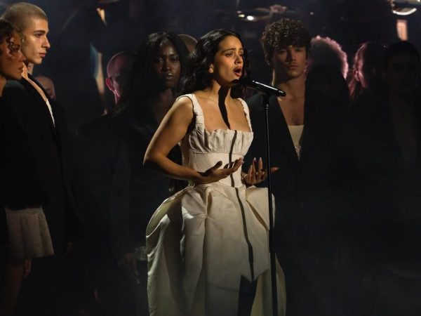 Brit Awards 2026: Οι πρωταγωνιστές της βραδιάς και η λίστα με τους μεγάλους νικητές