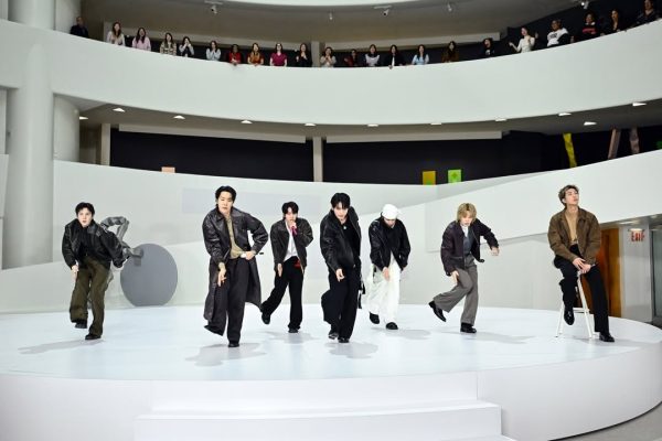 Το «ARIRANG» των BTS παραμένει ασταμάτητο στο Νο 1 ενώ νέες κυκλοφορίες σαρώνουν το Top 10 του Billboard 200