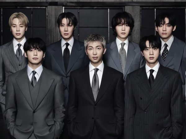 Οι BTS επανέρχονται δυναμικά με νέο look στο Arirang