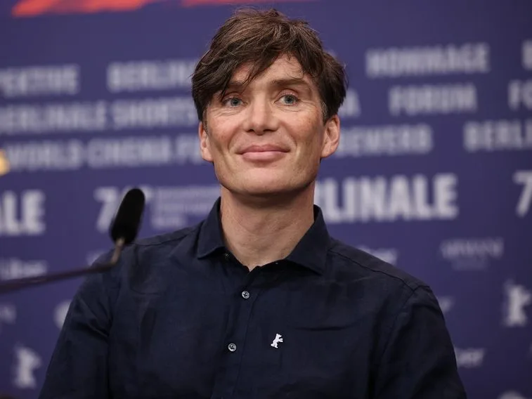 Η Francesca Bridgerton από τη σειρά του Netflix σε σκηνή που προμηνύει τη νέα της ιστορία αγάπης.