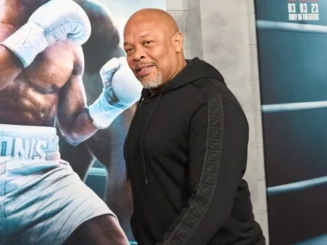 Ο Dr. Dre στη λίστα των δισεκατομμυριούχων του Forbes μετά την πώληση της Beats by Dre.