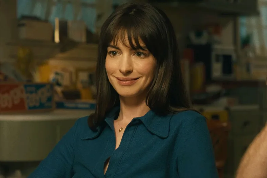 Η Anne Hathaway σε σκηνή από την ταινία End of Oak Street.