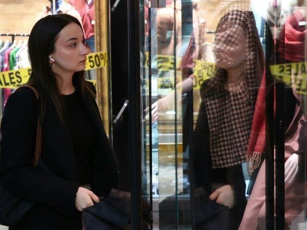 Πάσχα 2026: Πότε ξεκινά το εορταστικό ωράριο των καταστημάτων – Τι αλλάζει στην αγορά