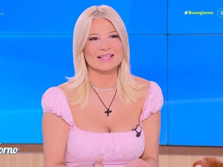Η Φαίη Σκορδά στο πλατό της εκπομπής Buongiorno.