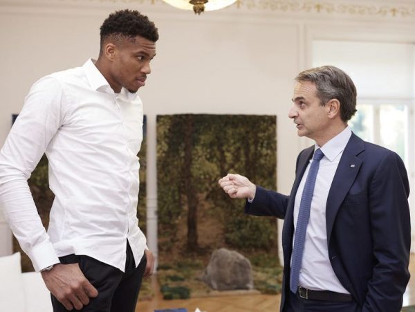 Ο Κυριάκος Μητσοτάκης πρότεινε τον Γιάννη Αντετοκούνμπο για το Ευρωπαϊκό Τάγμα Αξίας