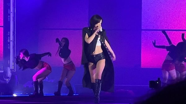 Η Jennie των Blackpink στη σκηνή στο Χονγκ Κονγκ.