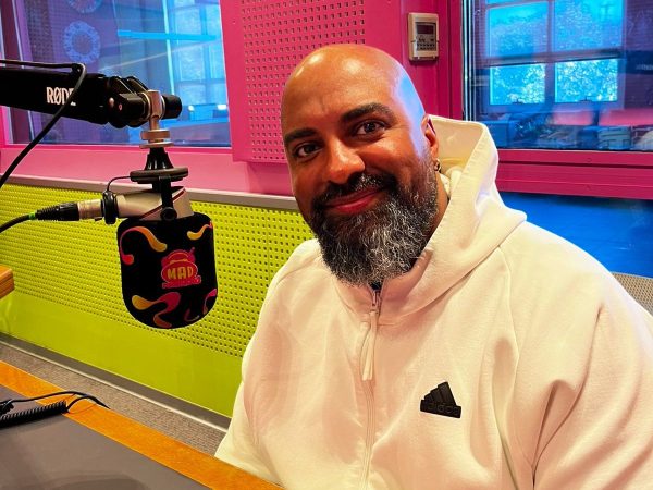 Ησαΐας Ματιάμπα στο Mad Radio 106,2: «Ο γιος μου με έκανε να δω τη ζωή μου με άλλο μάτι»
