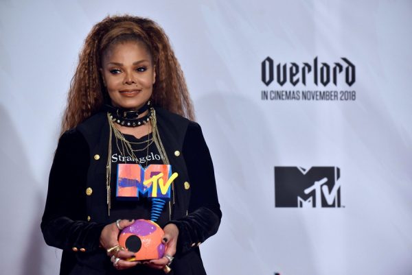 Η Janet Jackson σε φωτογραφία από το ΑΠΕ-ΜΠΕ για τη συμφωνία του μουσικού της καταλόγου.