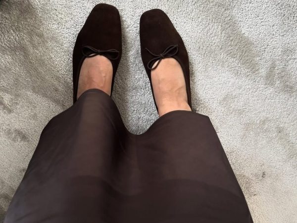 Καφέ μπαλαρίνες: Το ουδέτερο shoe trend που ανανεώνει κάθε outfit