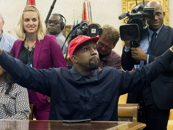 Ο Kanye West (Ye) σε φωτογραφία από το ΑΠΕ-ΜΠΕ για την ανακοίνωση του νέου του άλμπουμ Bully.